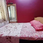 Cozy Bedroom In 1 Bhk, With Kitchen, In Chembur