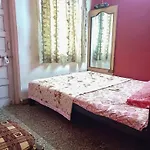 Cozy Bedroom In 1 Bhk, With Kitchen, In Chembur