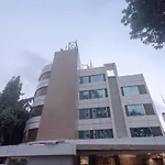 Oyo 3543 Santacruz East