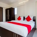 Oyo 13002 Goregaon West