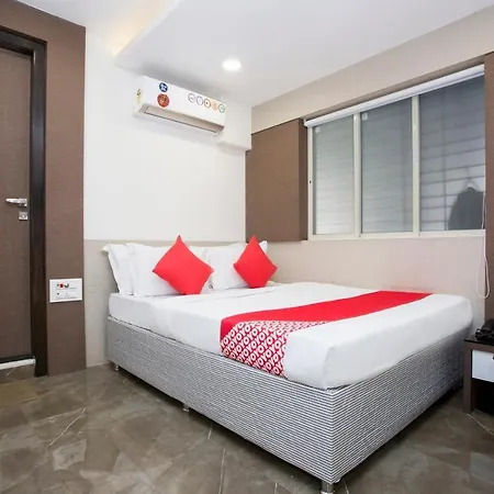 Oyo 29653 Royal Mumbai
