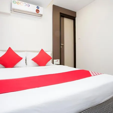 Oyo 29653 Royal Hotel