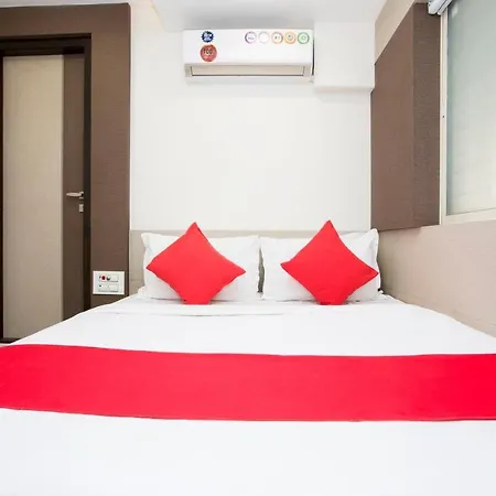 Oyo 29653 Royal Hotel