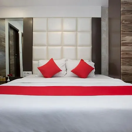 Hotel Oyo 29653 Royal