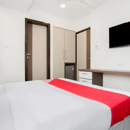 Hotel Oyo 29653 Royal
