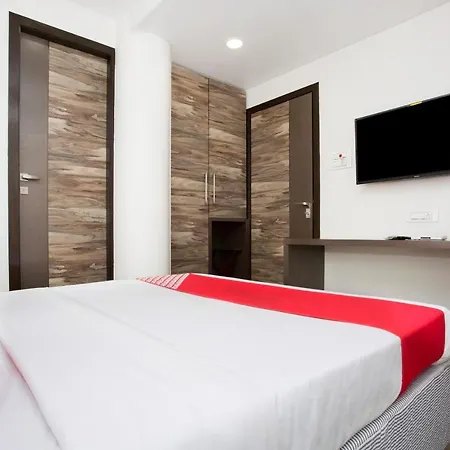 Oyo 29653 Royal Hotel 3*