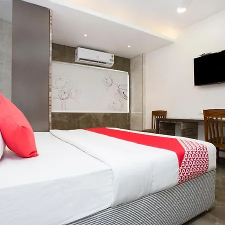 Oyo 29653 Royal Hotel