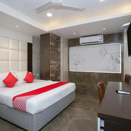 Oyo 29653 Royal Hotel 3*