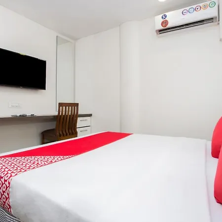 Oyo 29653 Royal Hotel