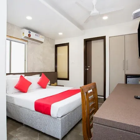 Hotel Oyo 29653 Royal 3*