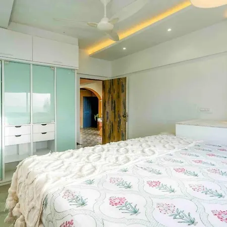 Apartment Top-floor Oceanfront Designer In Bandra *