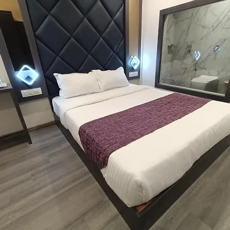 Hotel Classio Andheri - Near Dn Nagar Metro Station