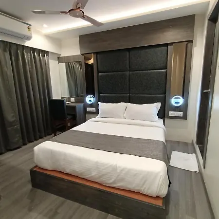Hotel Classio Andheri - Near Dn Nagar Metro Station