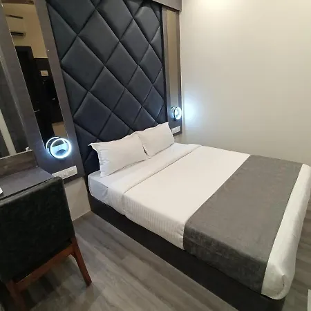Hotel Classio Andheri - Near Dn Nagar Metro Station 3*