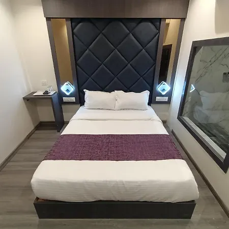 Hotel Classio Andheri - Near Dn Nagar Metro Station 3*