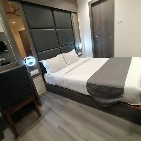 Hotel Classio Andheri - Near Dn Nagar Metro Station