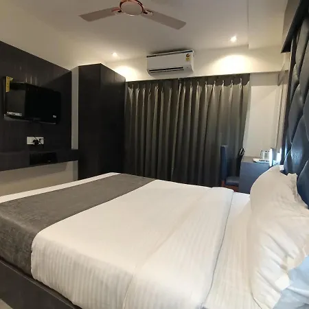 Hotel Classio Andheri - Near Dn Nagar Metro Station 3*
