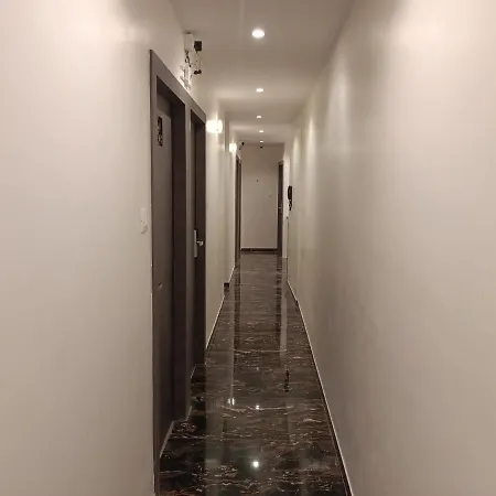 Hotel Classio Andheri - Near Dn Nagar Metro Station 3*