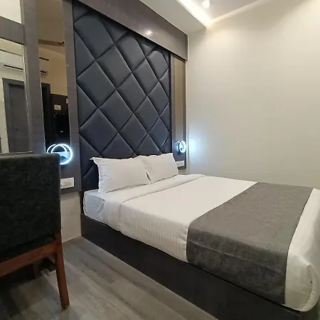 Hotel Classio Andheri - Near Dn Nagar Metro Station Mumbai