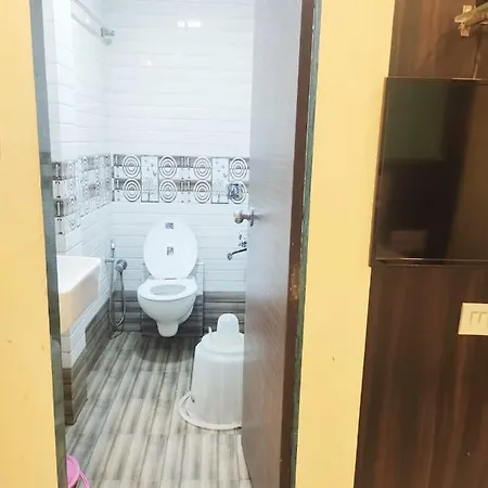 Golden Galaxy - Santacruz East Hotel 2*