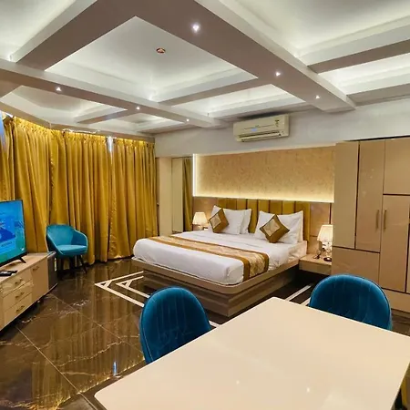 Home2 Renaissance Club Hotel
