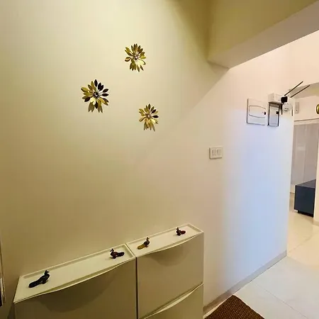 La Mezzo 1 Bhk Service Apartment