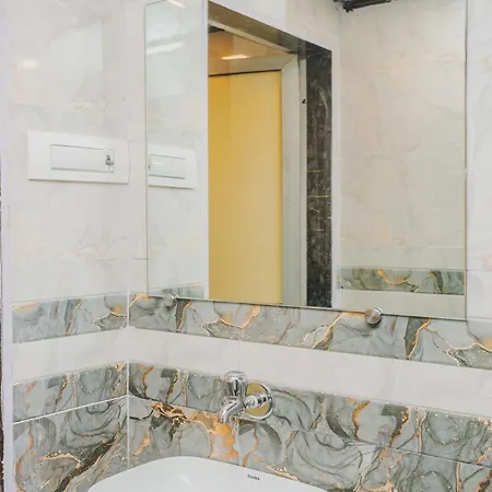 Afra For Female & Male 5 Min From Airport Mumbai