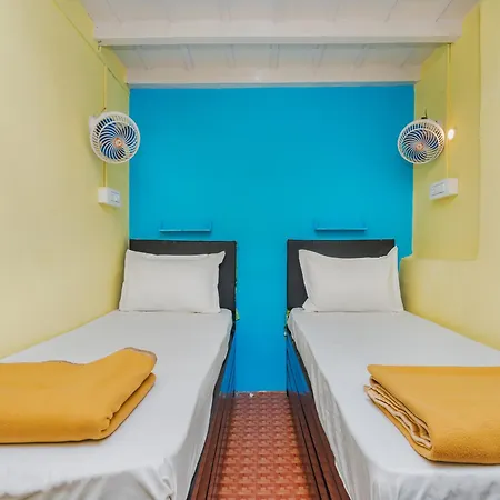 Afra For Female & Male 5 Min From Airport Hotel
