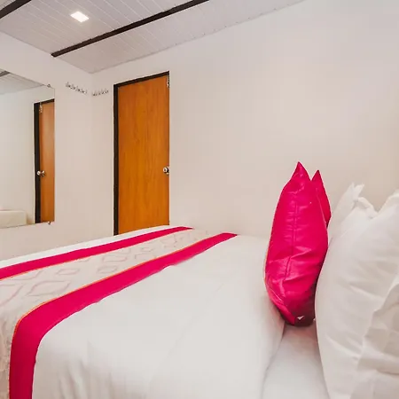 Hotel Afra For Female & Male 5 Min From Airport 3*