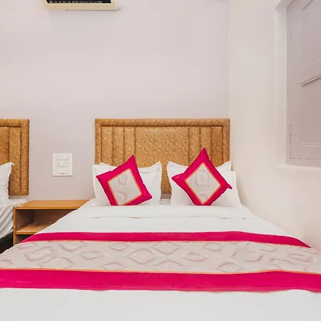 Afra For Female & Male 5 Min From Airport Hotel 3*