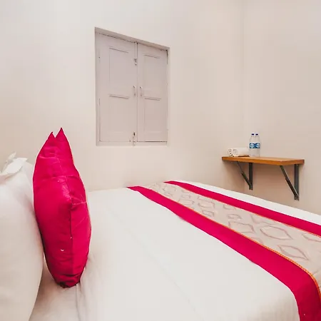 Afra For Female & Male 5 Min From Airport 3*