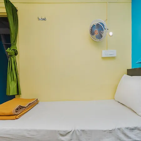 Afra For Female & Male 5 Min From Airport Hotel