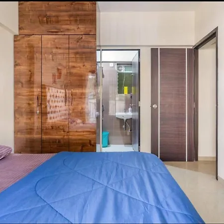 Apartment Brand New Modern 1 Bed , 1 Living , 2 Bath *