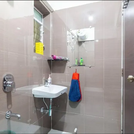Apartment Brand New Modern 1 Bed , 1 Living , 2 Bath
