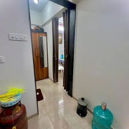 Hillview Comfy Flat In Dahisar Apartment
