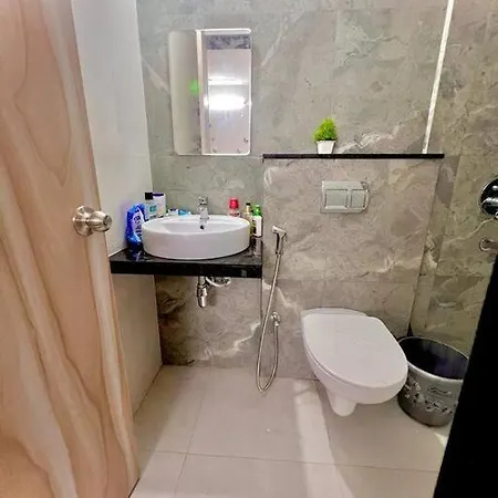 Hillview Comfy Flat In Dahisar Apartment Mumbai