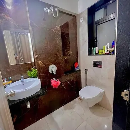 Hillview Comfy Flat In Dahisar Apartment