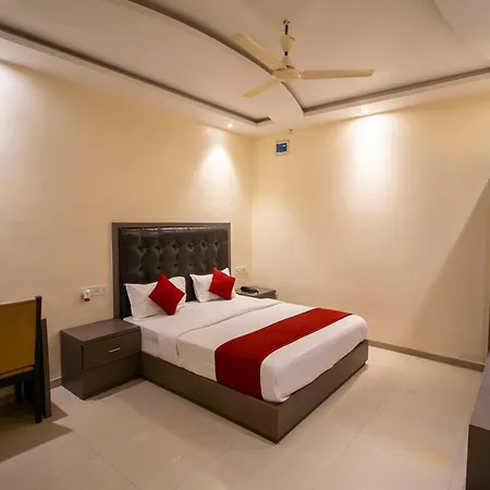 Hotel Bkc - Near Trade Center, Visa Consulate Bkc