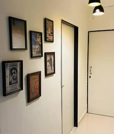 Cozy Corner Apartment *