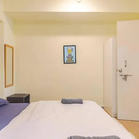 Lovely 2bhk Nr Carter Rd Bandra Apartment *