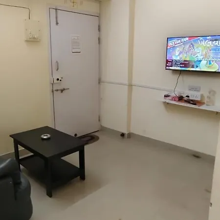 Apartment 1br In Lower Parel *