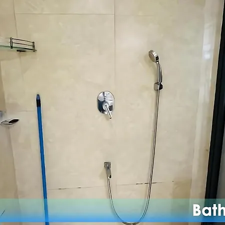 Apartment 1bhk Service In Bkc By Florastays