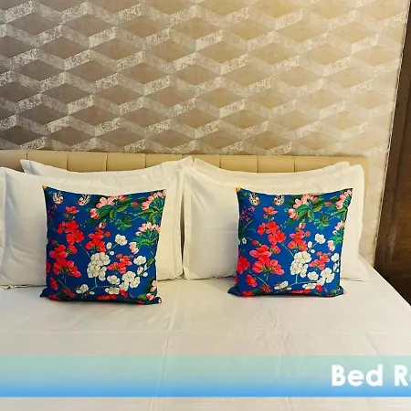 2bhk Service In Bkc By Florastays Apartment