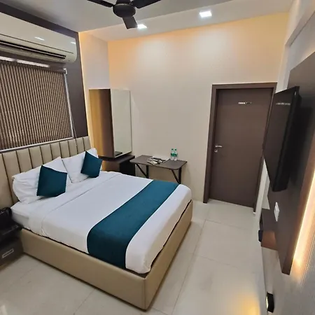 Triton Sion - Near Us Embassy - Near Bkc 2*