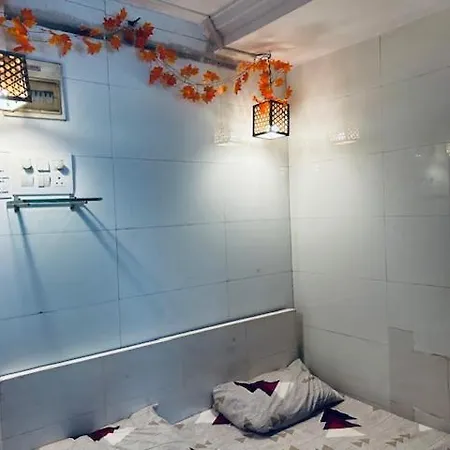 Apartment Den Near The Sea Mumbai