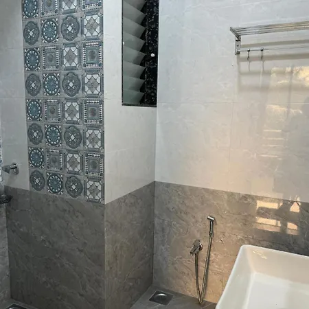 Apartment Luxurious 4bhk In Kandivli Spacious Scenic And Family Friendly Mumbai