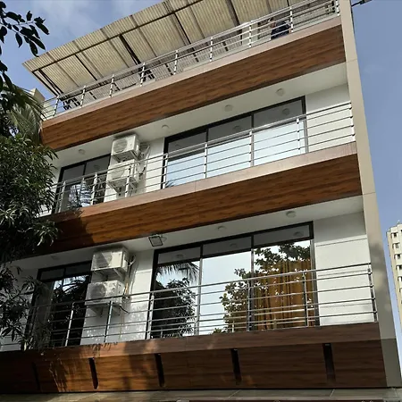 Luxurious 4bhk In Kandivli Spacious Scenic And Family Friendly