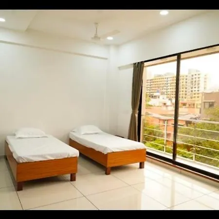 Apartment Luxurious 4bhk In Kandivli Spacious Scenic And Family Friendly Mumbai