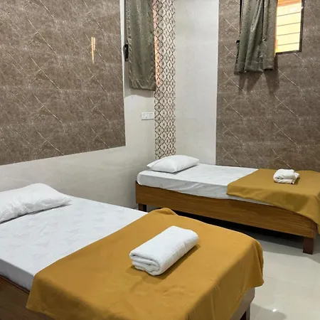 Luxurious 4bhk In Kandivli Spacious Scenic And Family Friendly * Mumbai