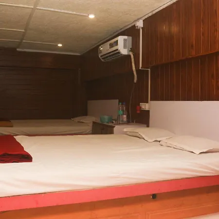Moon Residency Hotel 3*